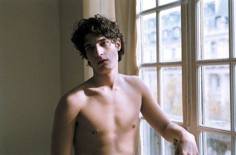 Louis Garrel A Torso Nudo Movieplayer It