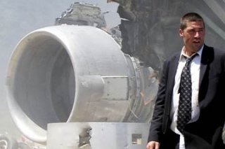 Matthew Fox nel Pilot del telefilm Lost