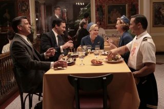 Bryan Batt, Jon Hamm, Sunny Mabrey, Annie Little e Joel Lambert in una scena dell'episodio Out of Town di Mad Men