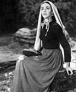 Jennifer Jones interpreta la giovane Bernadette (1943)
