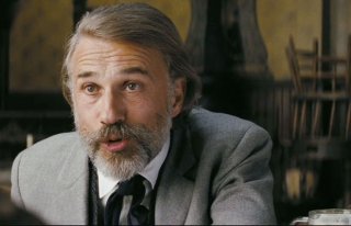 Un primo piano di Christoph Waltz, cacciatore di taglie in Django Unchained