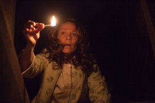 Lili Taylor in una scena dell'horror L'Evocazione - The Conjuring