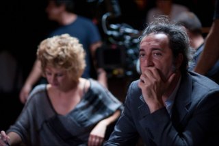 Tre tocchi: Paolo Sorrentino in un'immagine dal set del film