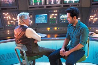Ant-Man: Paul Rudd e Michael Douglas seduti in una scena