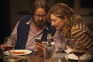 Perfetti sconosciuti: Giuseppe Battiston e Alba Rohrwacher in una scena del film