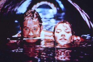 Grosso guaio a Chinatown: Kurt Russell e Kim Cattrall in una scena del film