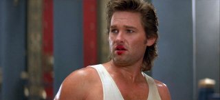 Kurt Russell in una scena di GROSSO GUAIO A CHINATOWN