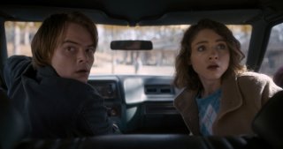 Stranger Things: una foto di Nancy e Jonathan