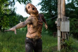 The Walking Dead: un walker dell'ottava stagione
