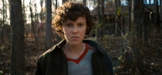 Stranger Things: Millie Bobby Brown in una foto della seconda stagione