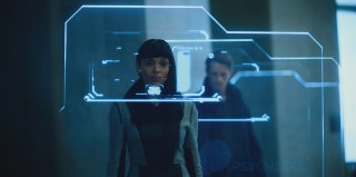 Altered Carbon: Tamara Taylor in una scena