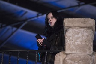Jessica Jones: una foto della protagonista Krysten Ritter