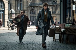 Animali Fantastici: I crimini di Grindelwald, Eddie Redmayne e Dan Fogler per le vie di Parigi