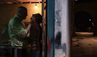 Dogman: Marcello Fonte ed Edoardo Pesce in una scena del film