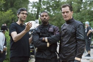 Fahrenheit 451: Michael B. Jordan e Michael Shannon in una scena del film