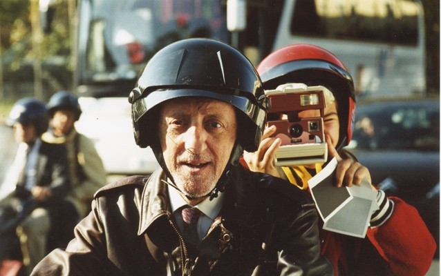 Carlo Delle Piane in una sequenza di Nessun messaggio in segreteria