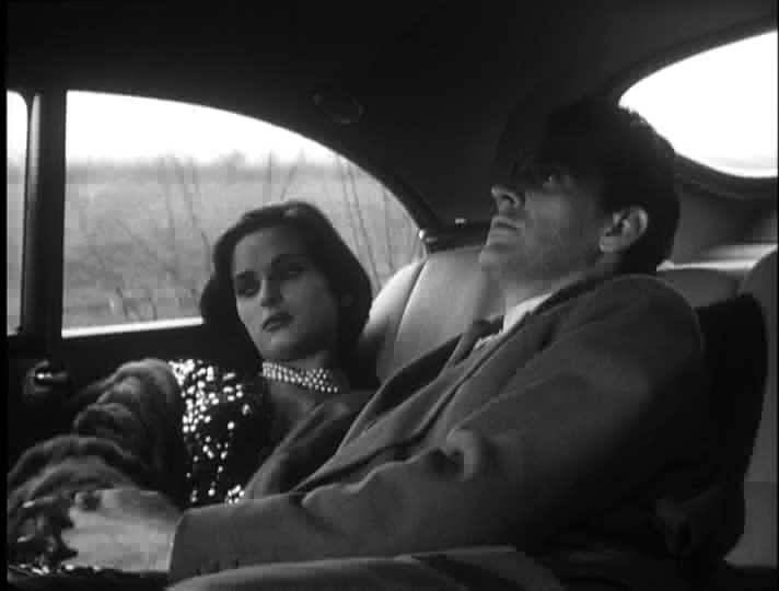 Lucia Bosé e Massimo Girotti in una scena di CRONACA DI UN AMORE (1950) 16880 Movieplayer.it