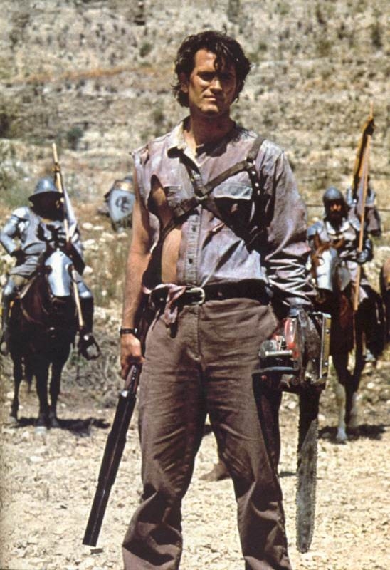 Bruce Campbell in una scena dell'horror L'armata delle tenebre 19062