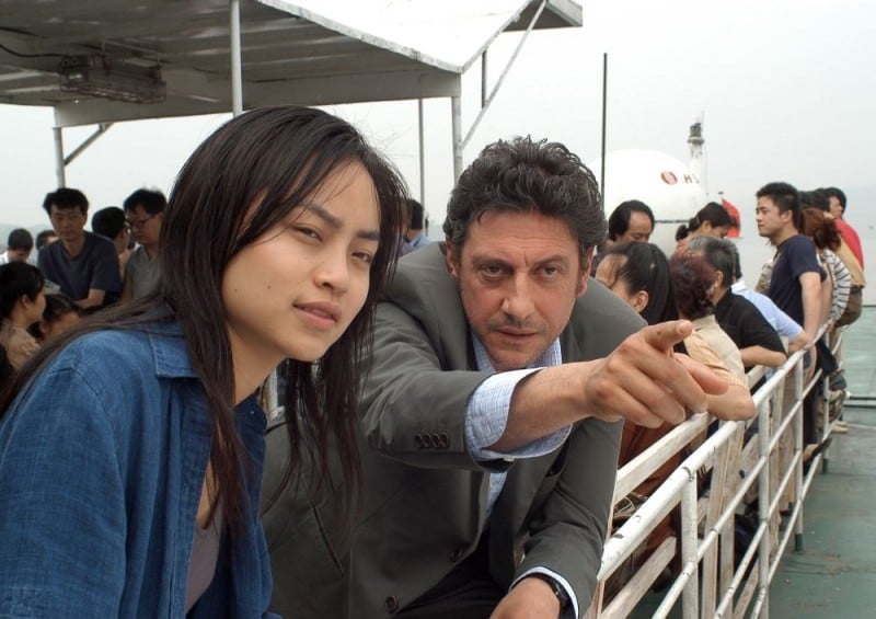 Sergio Castellitto con Tai Ling in una scena di La stella ...