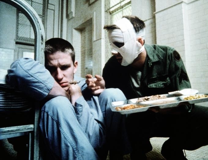 Films Et Séries Tv Avec Matthew Modine Matthew Modine e Nicolas Cage in una scena di Birdy, le ali della