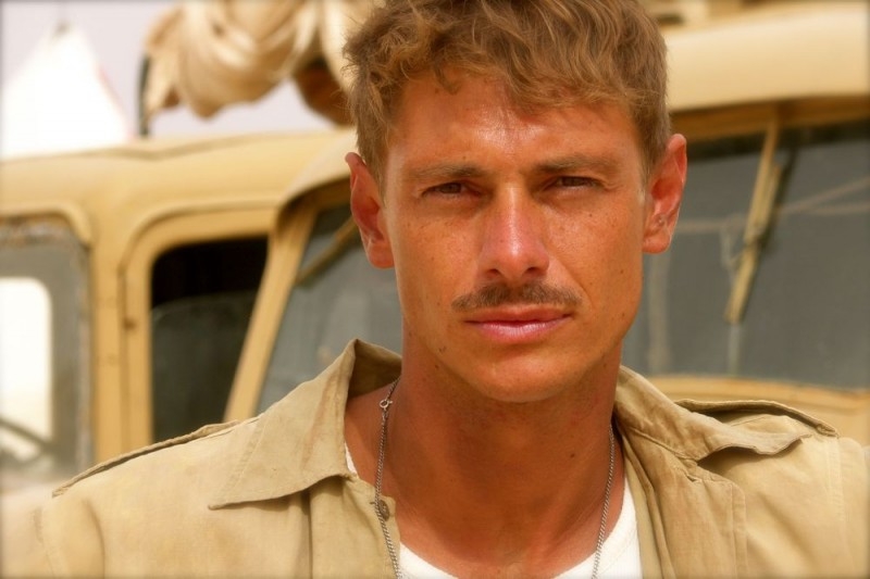 Films Et Séries Tv Avec Giorgio Pasotti Giorgio Pasotti in una scena del film Le rose del deserto: 32795