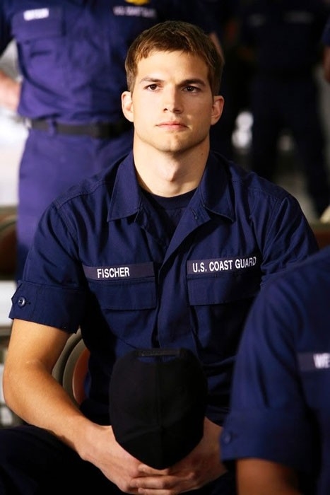 Ashton Kutcher in una scena del film The Guardian, di Andrew Davis