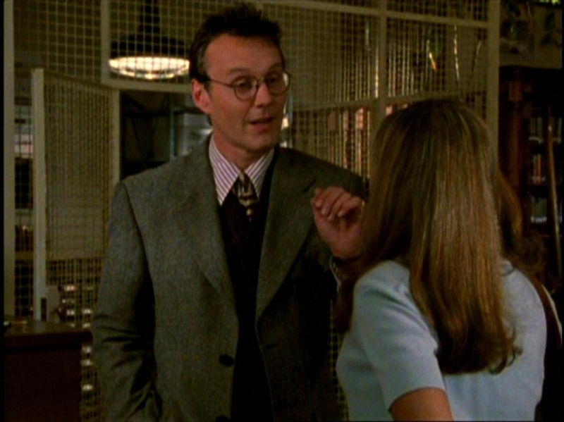 Anthony Head In Una Scena Di Buffy Lammazzavampiri Episodio Benvenuti Al College 44900 0182