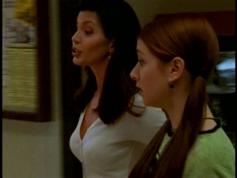 Alyson Hannigan E Charisma Carpenter In Una Scena Di Buffy L