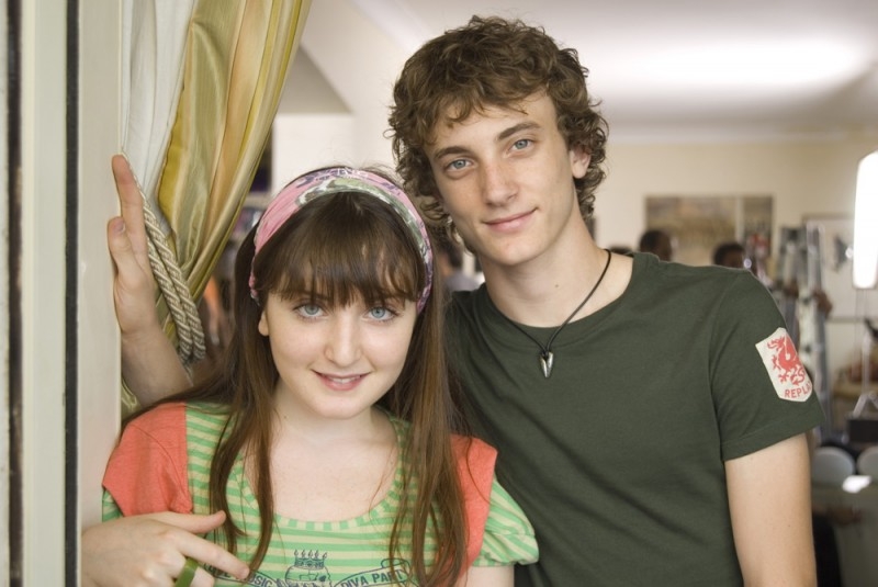 Cast Di Sms - Sotto Mentite Spoglie