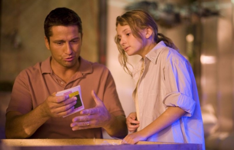 Gerard Butler e Abigail Breslin in una sequenza del film Alla ricerca dell'isola di Nim. 56496 Gerard Butler e Abigail Breslin in una sequenza del film Alla ricerca dell'isola di Nim. 56496