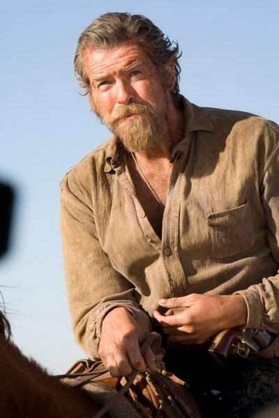 Pierce Brosnan come appare nel film film Caccia spietata 60024