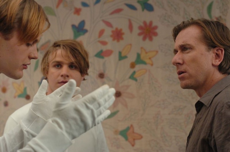 Michael Pitt, Brady Corbet e Tim Roth in una scena del film Funny Games
