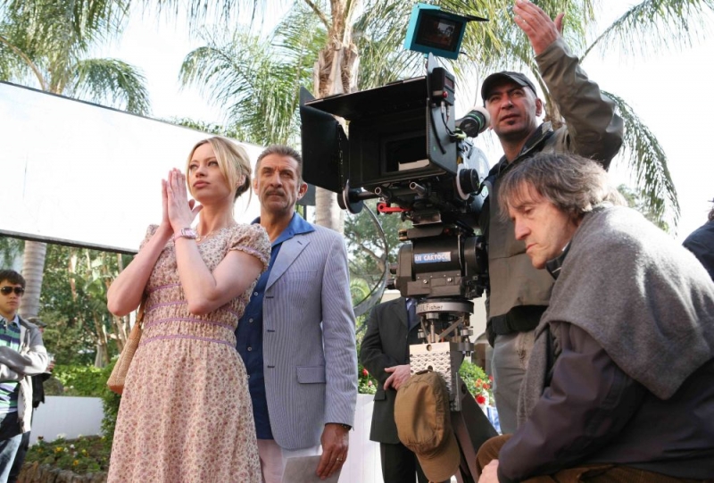 Anna Falchi, Ezio Greggio e il regista Carlo Vanzina sul set del film Un'estate al mare 77755 Anna Falchi, Ezio Greggio e il regista Carlo Vanzina sul set del film Un'estate al mare 77755