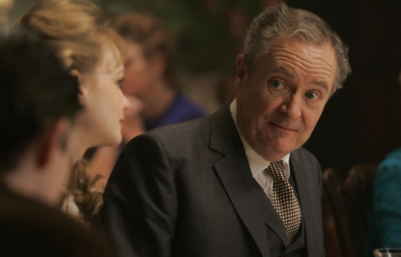 And When Did You Last See Your Father Jim Broadbent in una scena del film And When Did You Last See Your