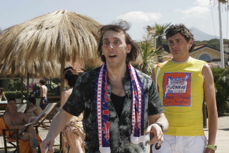 Massimo Ceccherini e Alessandro Paci in una scena di Un'estate al mare 79473 Movieplayer.it Massimo Ceccherini e Alessandro Paci in una scena di Un'estate al mare 79473 Movieplayer.it