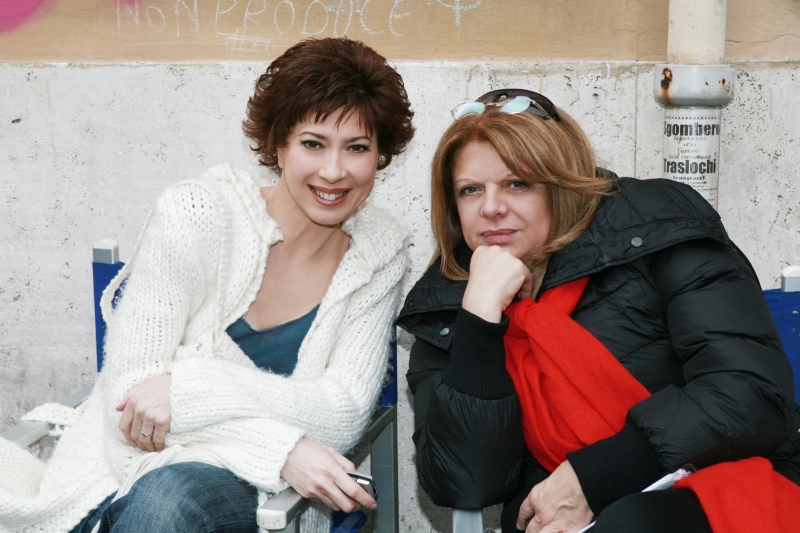 Veronica Pivetti e Rossella Izzo sul set di Provaci ancora Prof! 3 89105 Movieplayer.it