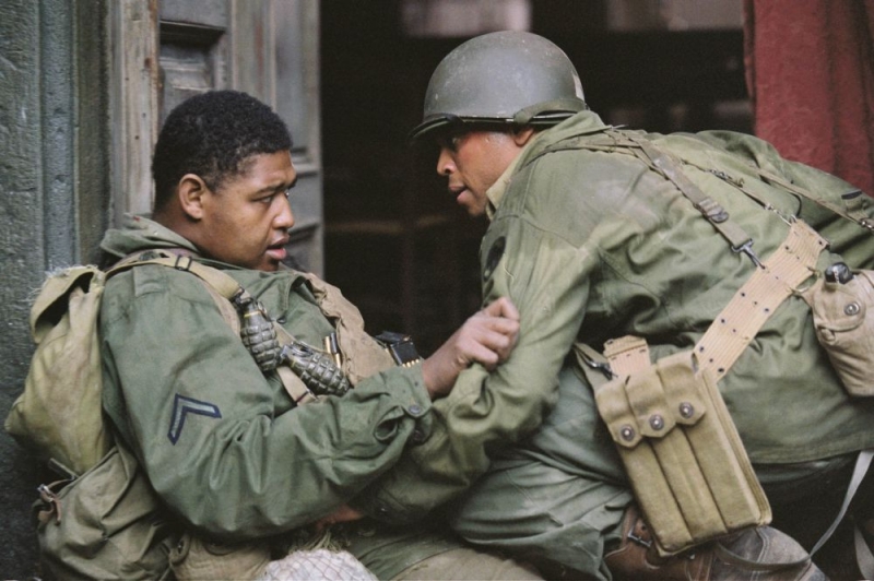 Films Et Séries Tv Avec Omar Benson Miller Omar Benson Miller e Michael Ealy in una scena del film Miracolo a Sant