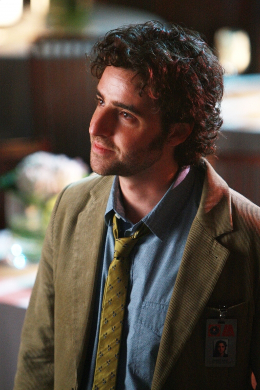 David Krumholtz in una sequenza dell'episodio 'Magic Show' della serie