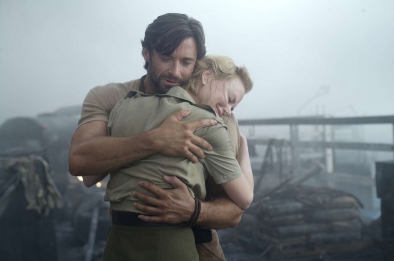 Hugh Jackman e Nicole Kidman in una romantica immagine del film