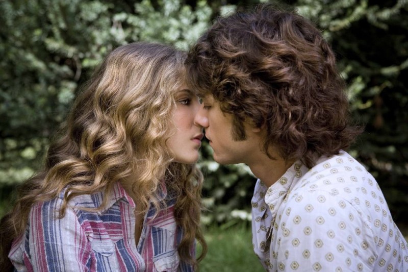 Maria P. Petruolo ed Emanuele Bosi in una scena del film Questo piccolo