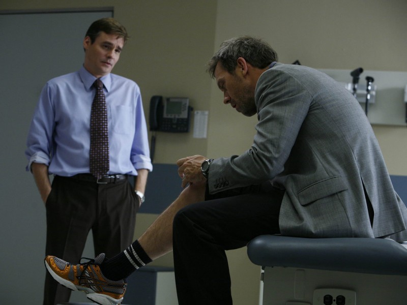 Hugh Laurie e Robert Sean Leonard in una scena dell'episodio The