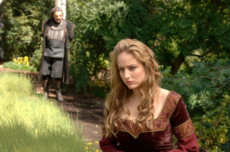 Films Et Séries Tv Avec Leelee Sobieski John Rhys-Davies e Leelee Sobieski in una scena del film In the Name of