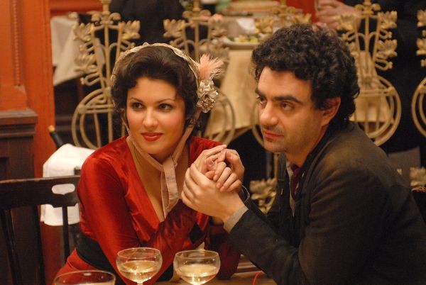 Le Star Anna Netrebko E Rolando Villazón In Una Scena Del Film La Bohème 110200 Movieplayerit 