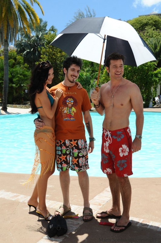 Jayde Nicole, Paolo Ruffini e Paolo Conticini in un'immagine del film Un'estate ai Caraibi Jayde Nicole, Paolo Ruffini e Paolo Conticini in un'immagine del film Un'estate ai Caraibi