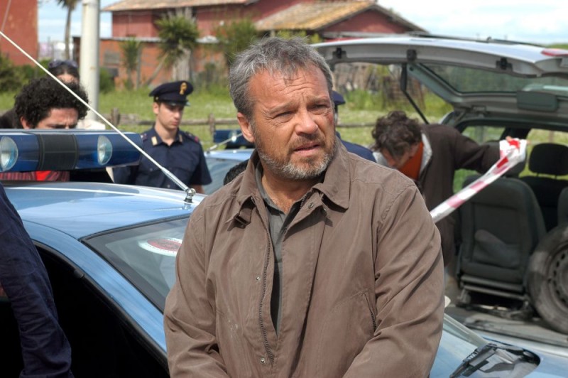 Claudio Amendola in un'immagine della serie tv Tutti per Bruno 123977 Movieplayer.it