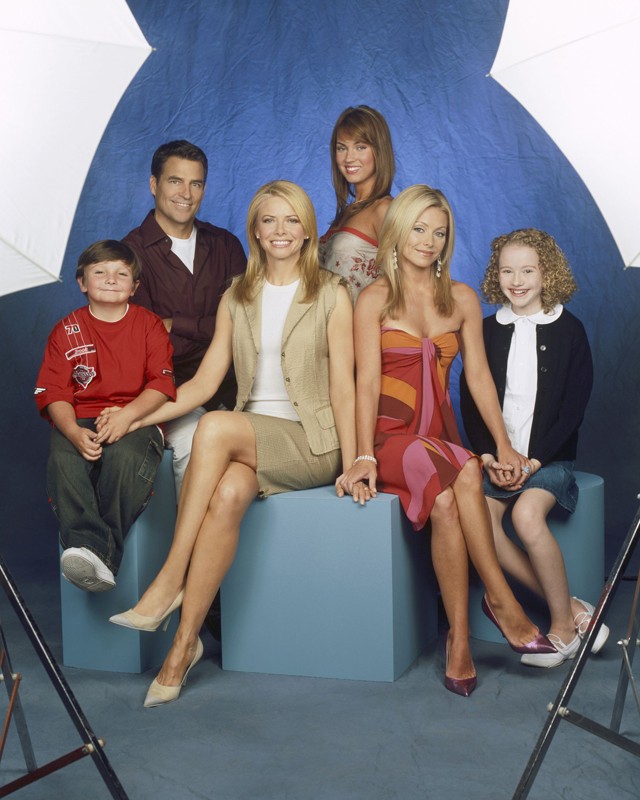 Una foto promo di Paulie Litt, Ted McGinley, Faith Ford, Megan Fox