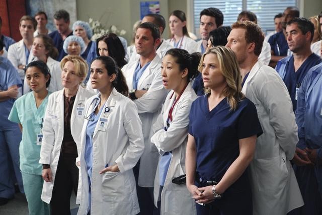 Sandra Oh, Jessica Capshaw e Kevin McKidd in una scena di ...