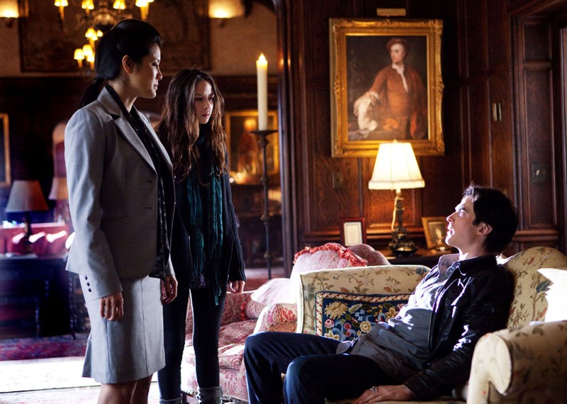 Malese Jow, Kelly Hu e Ian Somerhalder nella vecchia pensione dei