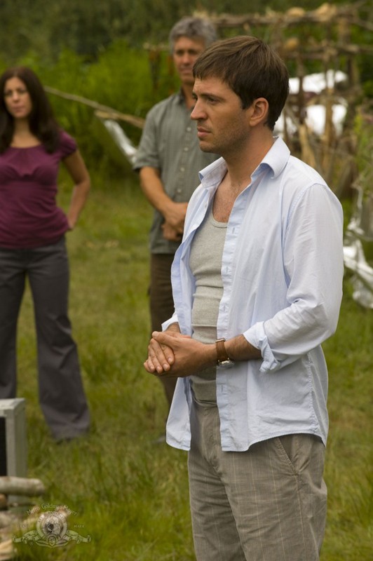 Il Dr. Caine (Tygh Runyan) in un momento dell'episodio Faith di