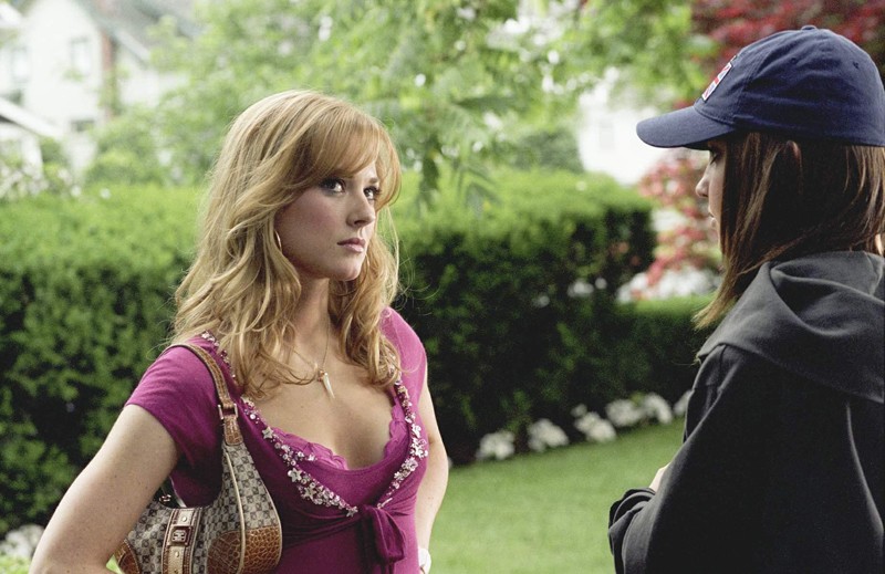 Monique (Alexandra Breckenridge) e Viola (Amanda Bynes) in una scena del film She's the Man Monique (Alexandra Breckenridge) e Viola (Amanda Bynes) in una scena del film She's the Man